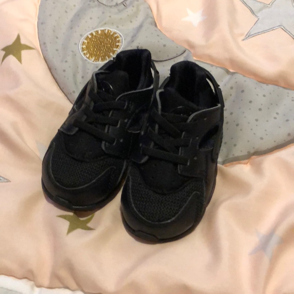 Black huarache toddler shoes